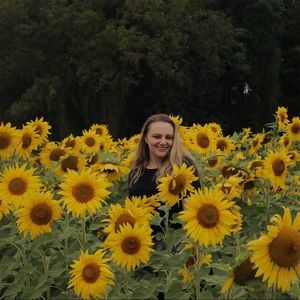 Meet Your Posher, @alenascloset137!